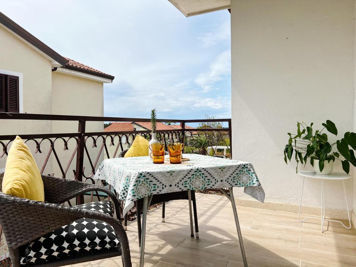 Apartments Valerian Novigrad Istria المظهر الخارجي الصورة